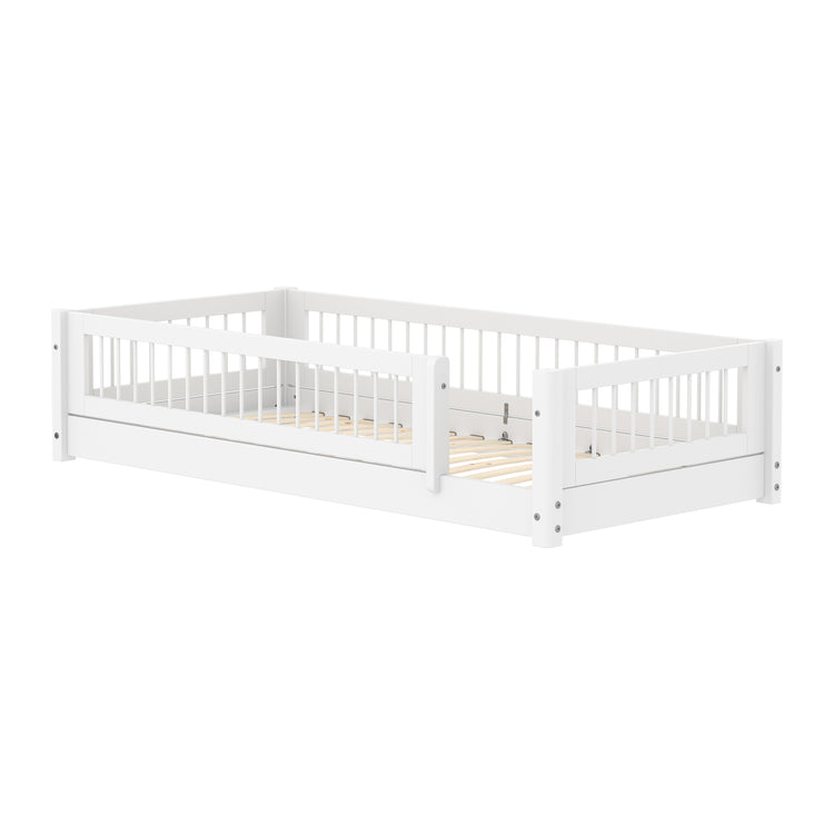 Flexa. Montessori bed 90x200cm F.Wht. Crossbar w/ front rail