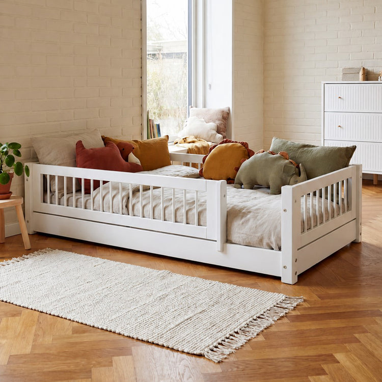 Flexa. Montessori bed 90x200cm F.Wht. Crossbar w/ front rail