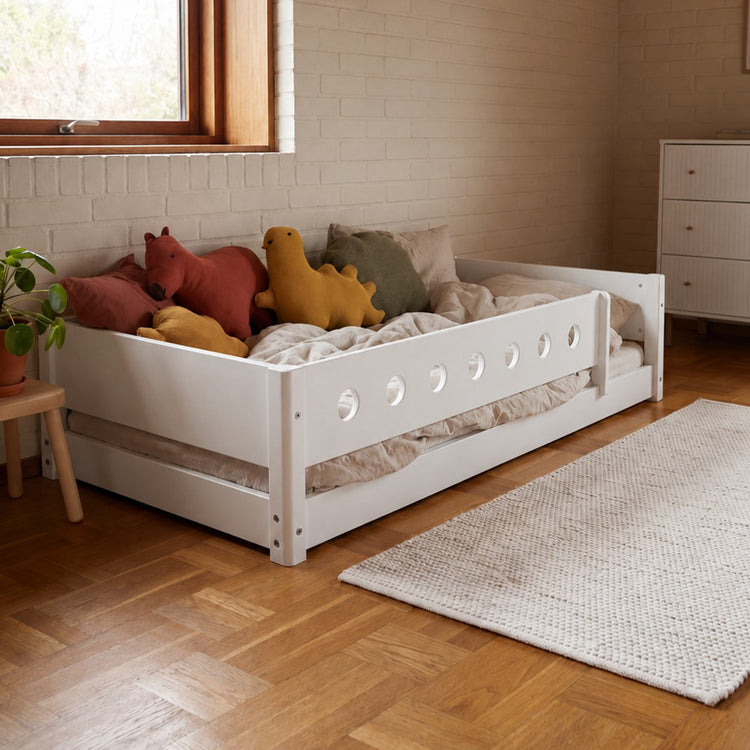 Flexa. Κρεβάτι με γύρω προστατευτικά White Montessori