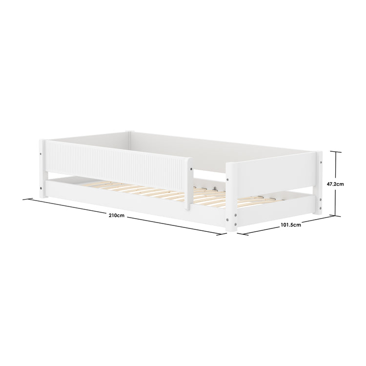 Flexa. Montessori bed 90x200cm F.Wht. w/ Grooves front rail