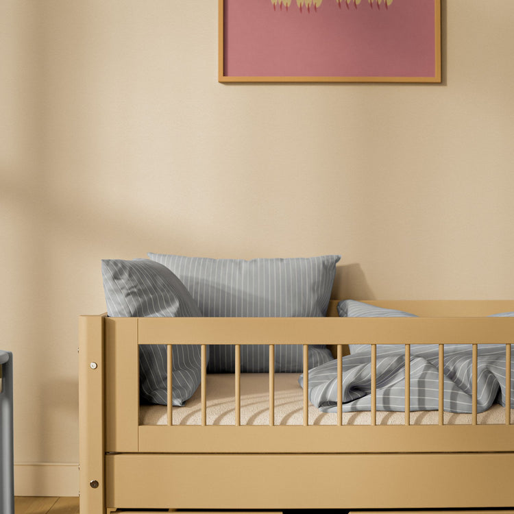 Flexa. White Sand daybed with front safety rail.