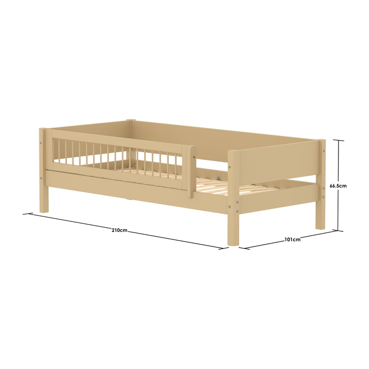 Flexa. White Sand daybed with front safety rail.