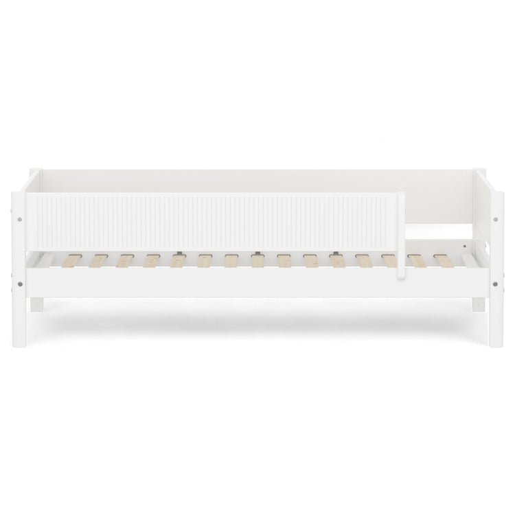 Flexa. White daybed with front safety rail.