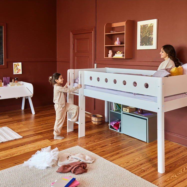 Flexa. White mid-high bed with straight ladder - 210cm - White