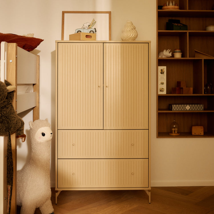 SAGA Cupboard, 2 door & 2 drawer, Oat with grooves, Oat legs & knobs