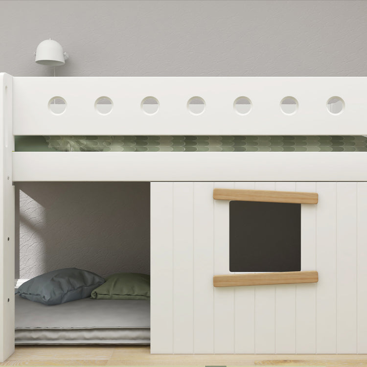 Flexa. Mid sleeper WHITE 200x90 Str. ladder & Tree hut White window