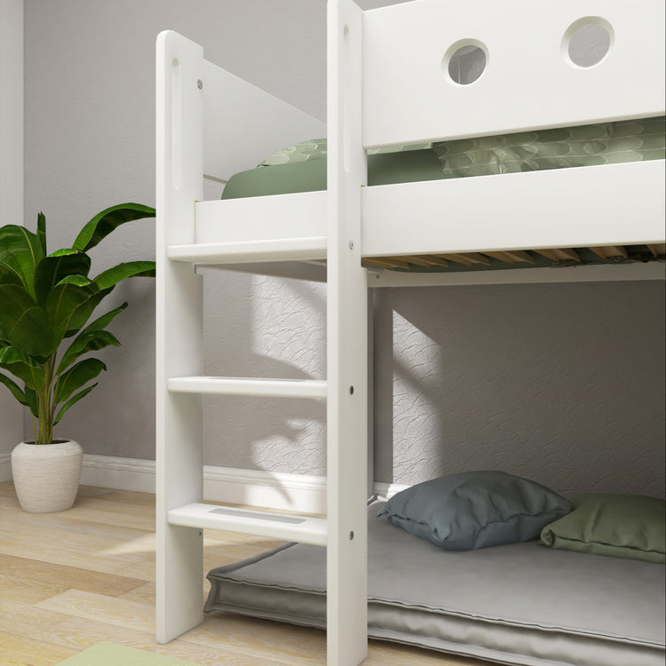 Flexa. Mid sleeper WHITE 200x90 Str. ladder & Tree hut White window