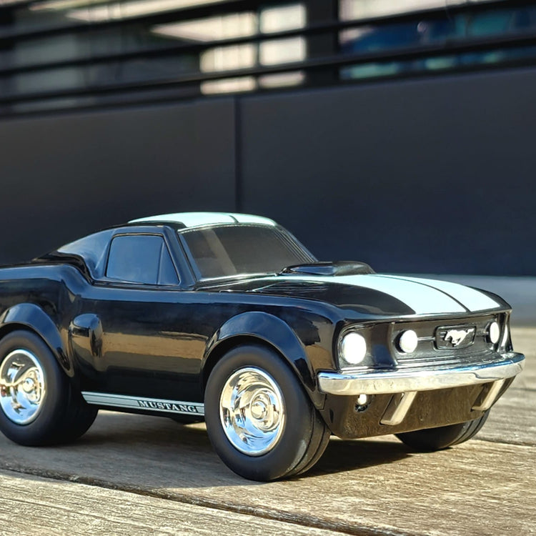 Baghera. Αγωνιστικό αυτοκίνητο Ford Mustang (μαύρο)