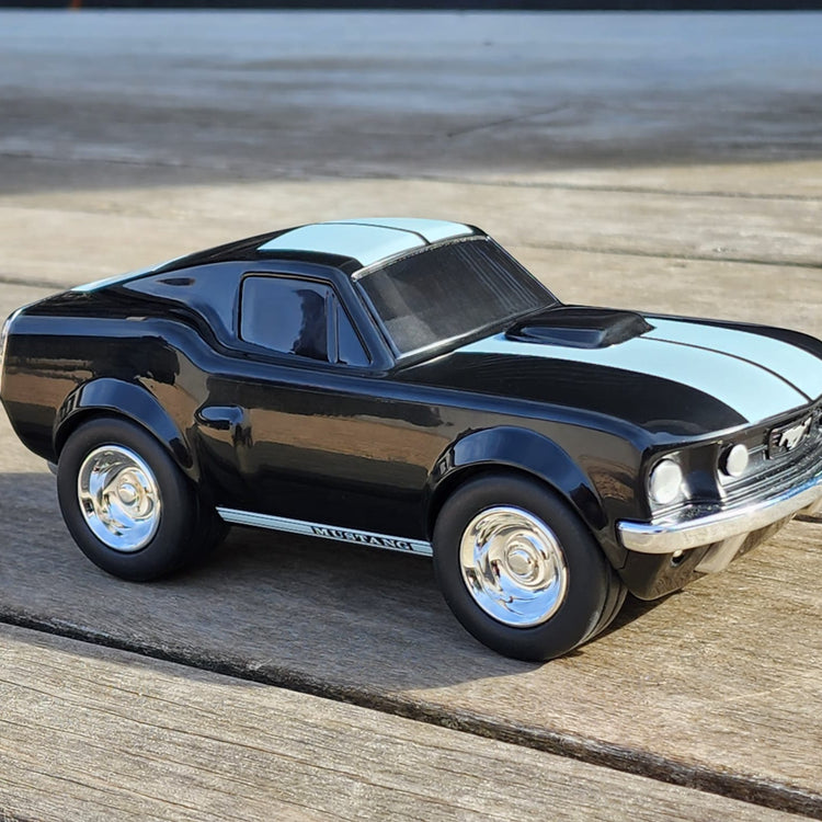 Baghera. Αγωνιστικό αυτοκίνητο Ford Mustang (μαύρο)