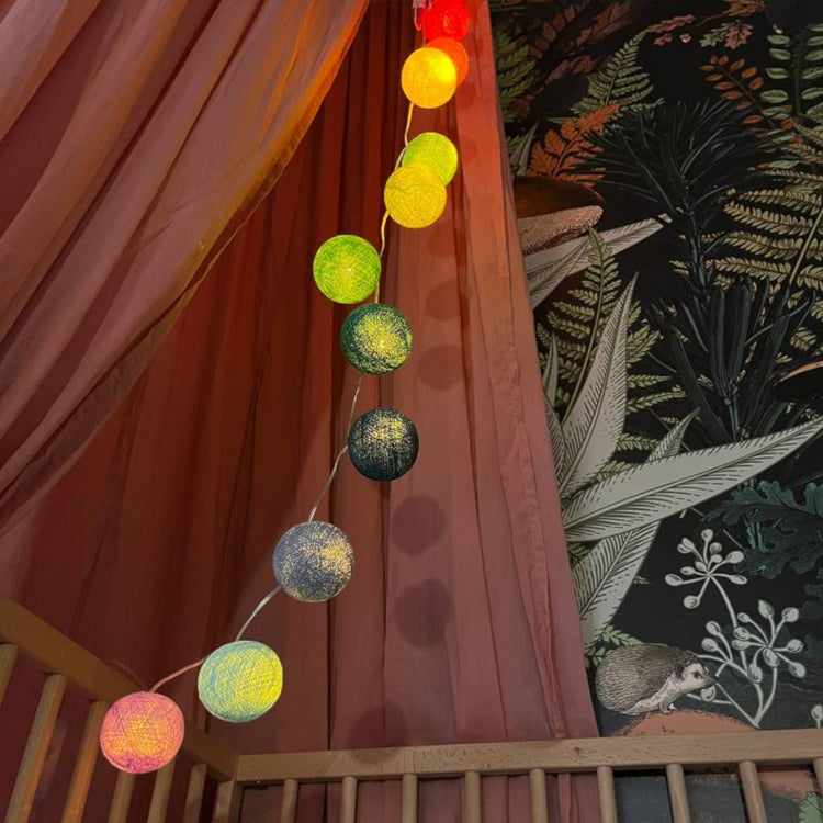 LA CASE DE COUSIN PAUL. String lights 16 balls Rainbow