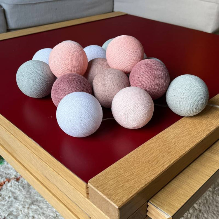 LA CASE DE COUSIN PAUL. String lights 16 balls L'Opera