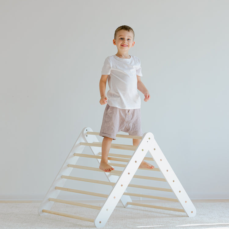 Duck Woodworks. Climbing triangle floor set with slide white