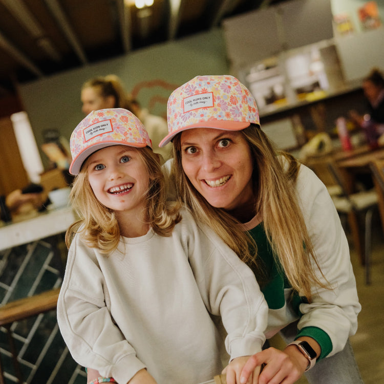 HELLO HOSSY. Retro Flowers mum cap