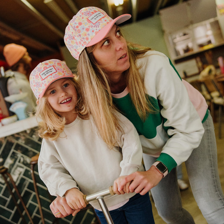 HELLO HOSSY. Retro Flowers mum cap