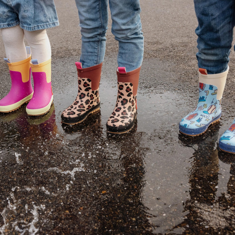 HELLO HOSSY. Rain boots Baseball Game