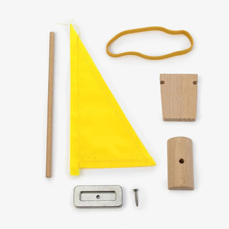 IKONIC. Floris Hovers Bottle Boat Green