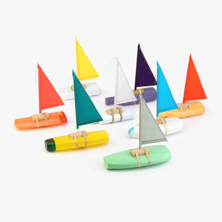IKONIC. Floris Hovers Bottle Boat Purple
