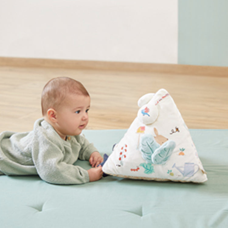 PETITES CHANSONS. Fabric sound activity triangle