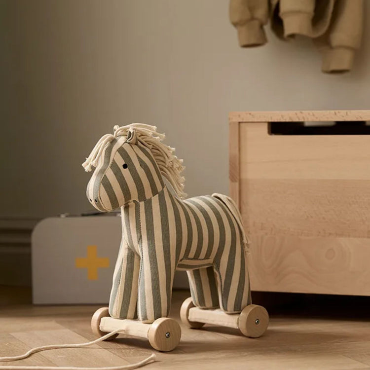 KIDS CONCEPT. Pull along horse Sam AIDEN