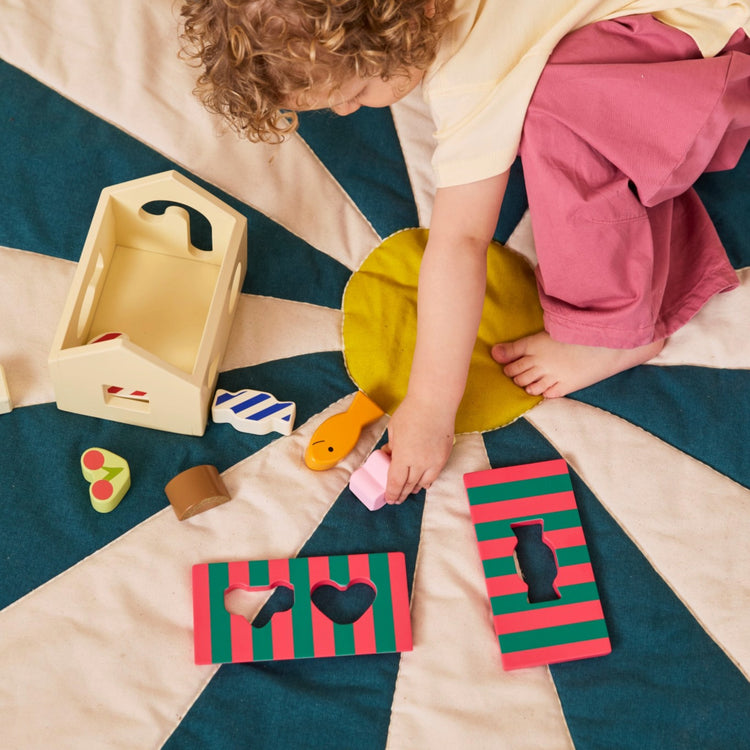 KIDS CONCEPT. Sorter box house Swedish Candy