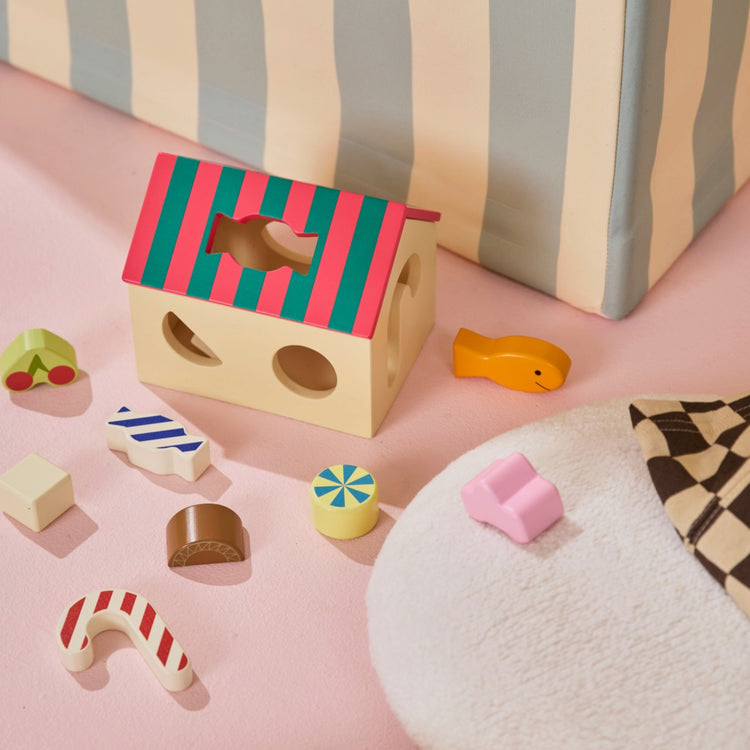 KIDS CONCEPT. Sorter box house Swedish Candy