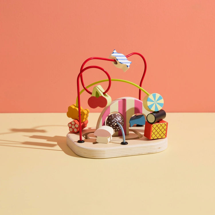 KIDS CONCEPT. Ξύλινος λαβύρινθος δραστηριοτήτων Swedish Candy