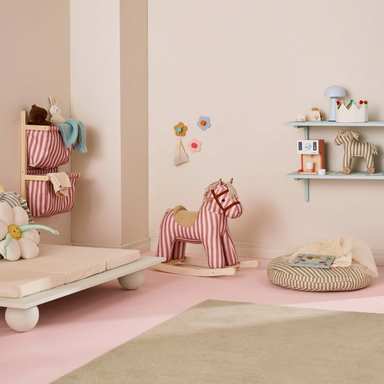 KIDS CONCEPT. Επιτοίχιο υφασμάτινο ράφι αποθήκευσης (ριγέ ροζ)