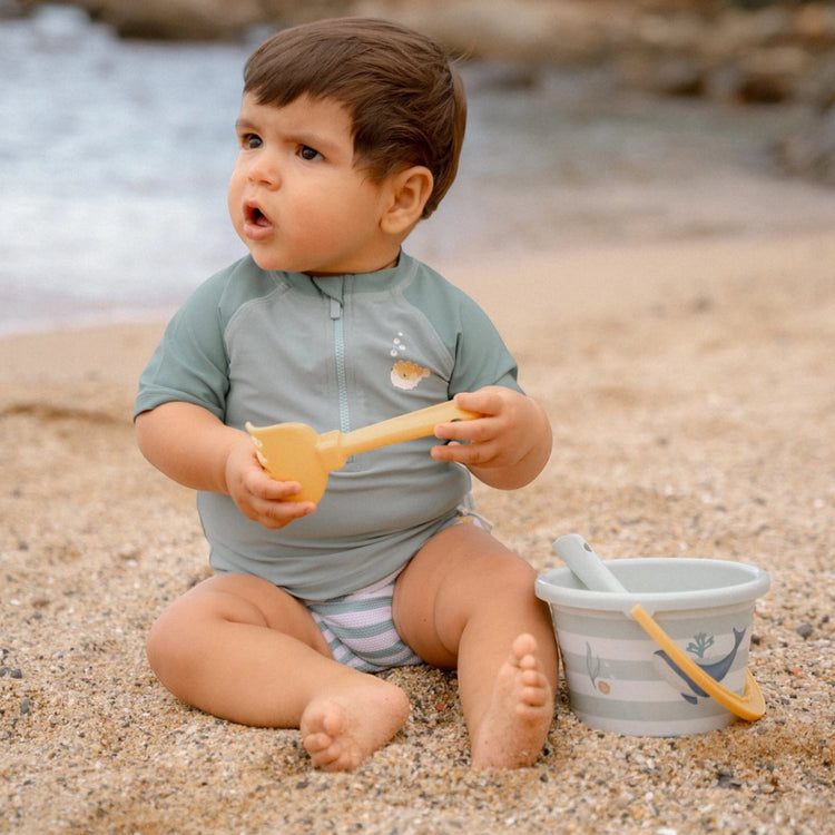LITTLE DUTCH. Μπλουζάκι κοντομάνικο με προστασία UV Seashells Surf Blue
