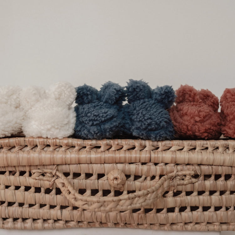 LITTLE DUTCH. Βρεφικά μποτάκια αγκαλιάς teddy Stone Blue