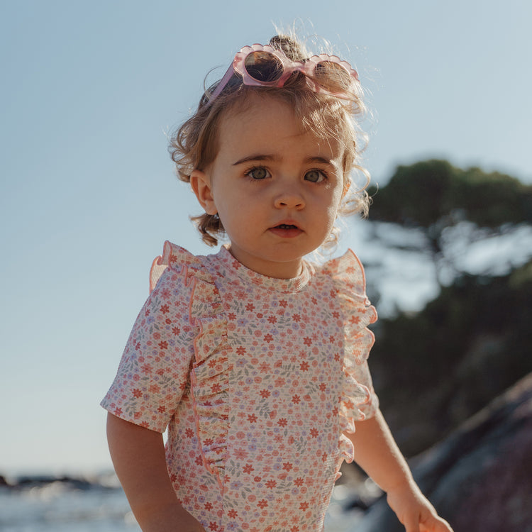 LITTLE DUTCH. Ολόσωμο κοντομάνικο μαγιό με βολάν Dreamy Flowerfield