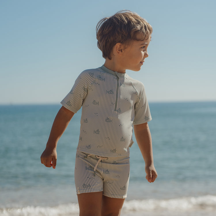 LITTLE DUTCH. Σετ μπλουζάκι κοντομάνικο και μαγιό UV για αγόρια Ocean Adventure