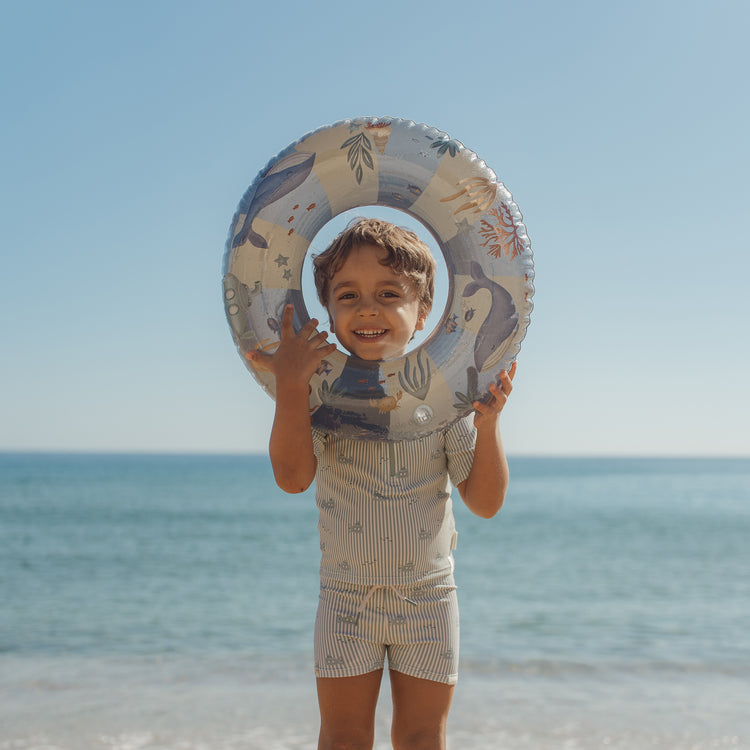 LITTLE DUTCH. Σετ μπλουζάκι κοντομάνικο και μαγιό UV για αγόρια Ocean Adventure