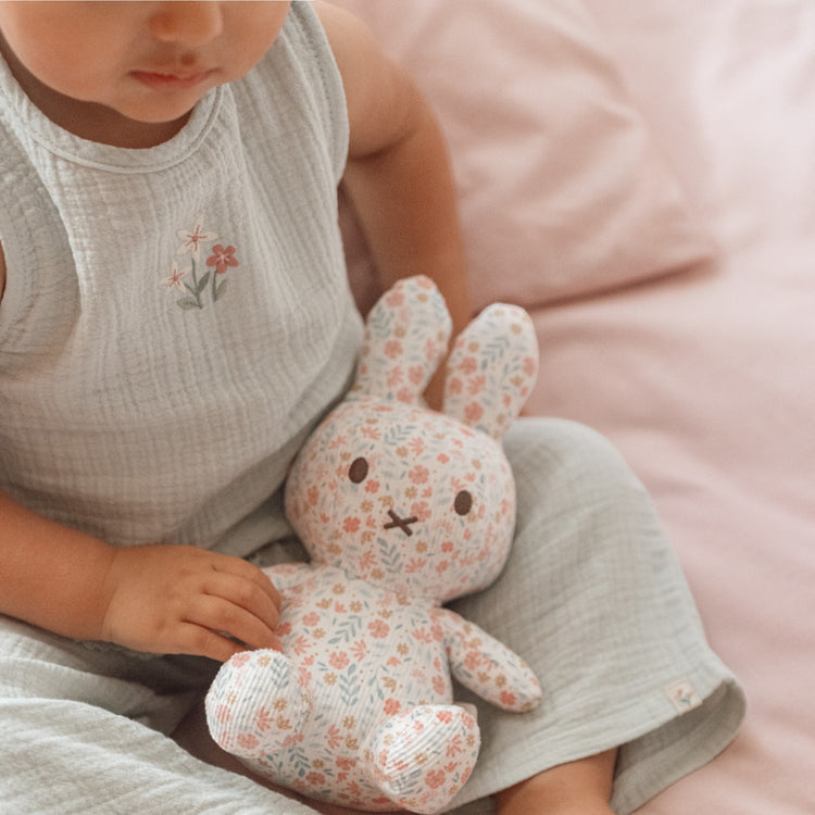 LITTLE DUTCH. Miffy Cuddle all-over print 20 cm - Lucky Blossom GRS