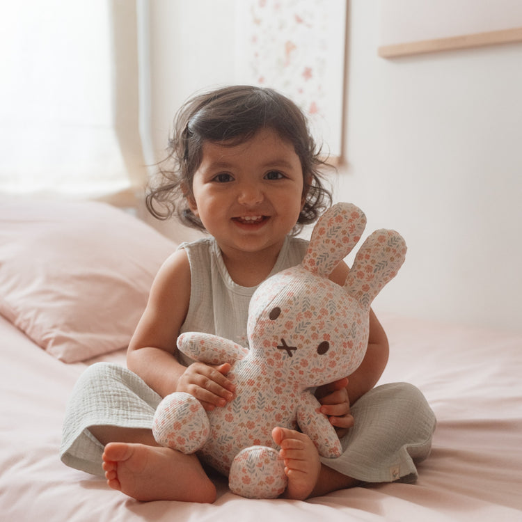 LITTLE DUTCH. Miffy Cuddle all-over print 30 cm - Lucky Blossom GRS