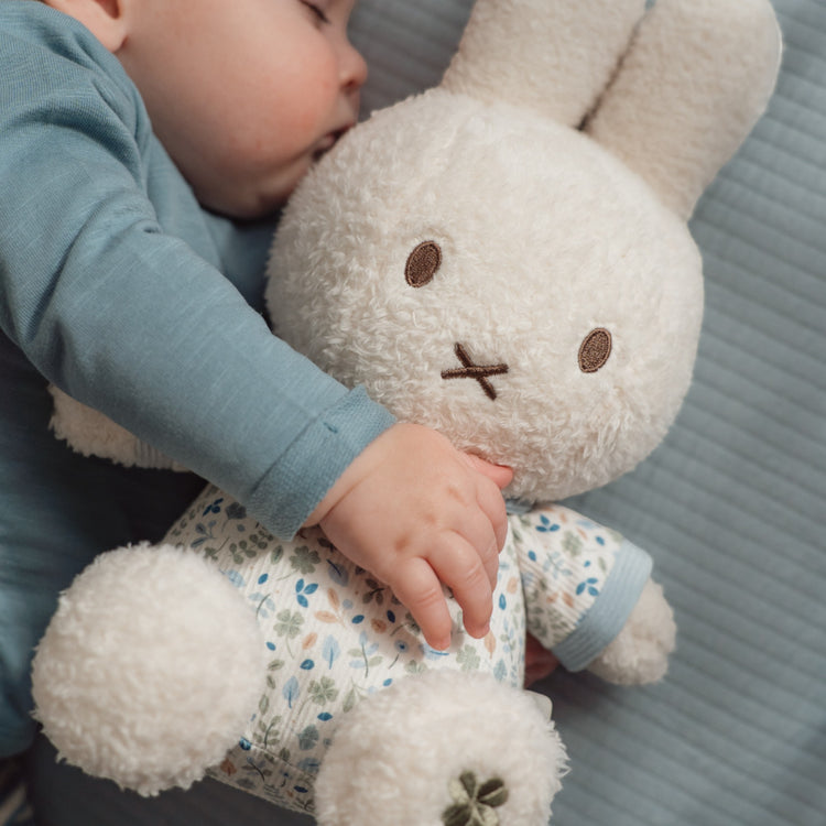 LITTLE DUTCH. Miffy Cuddle 30 cm - Lucky Leaves GRS