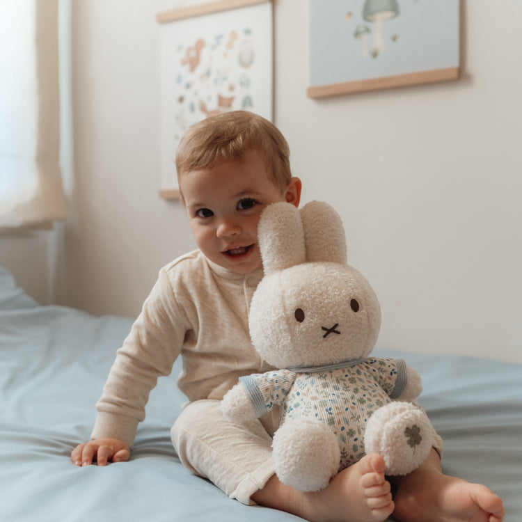 LITTLE DUTCH. Miffy Cuddle 30 cm - Lucky Leaves GRS