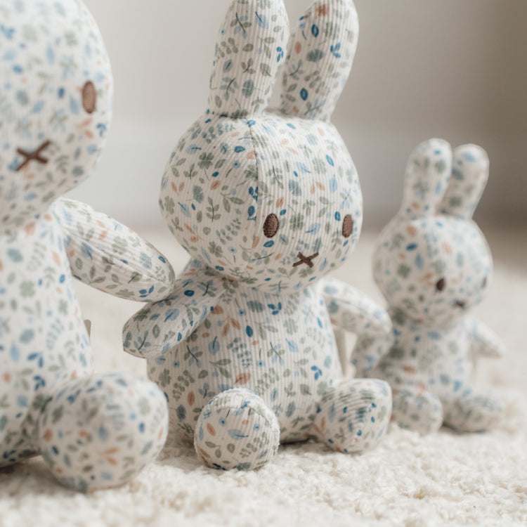 LITTLE DUTCH. Miffy Cuddle all-over print 20 cm - Lucky Leaves GRS