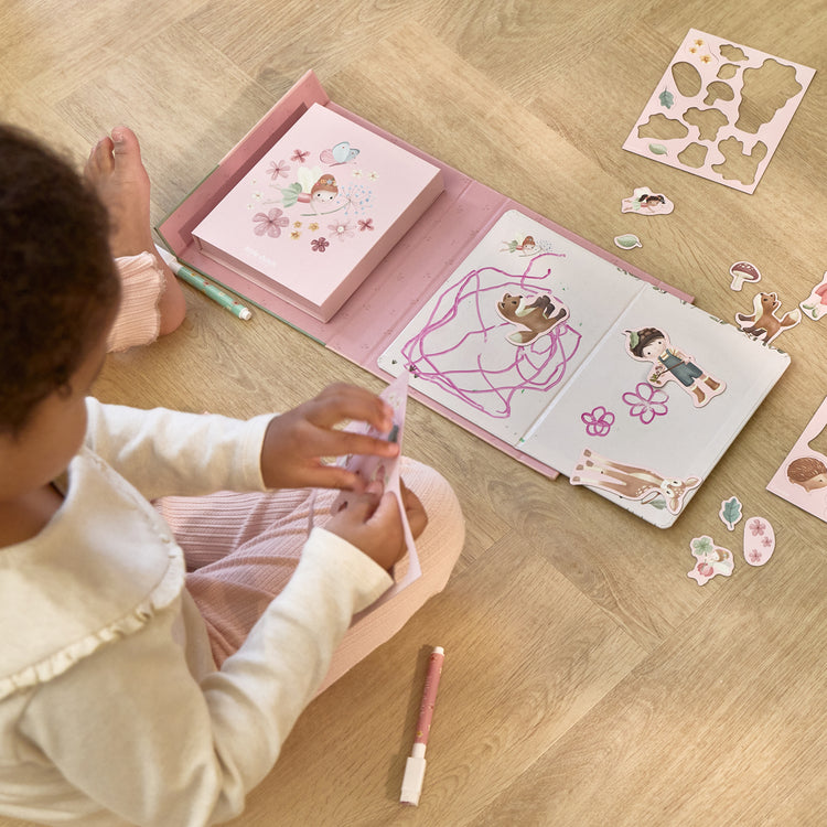 LITTLE DUTCH. Magnetic activity book Rosa