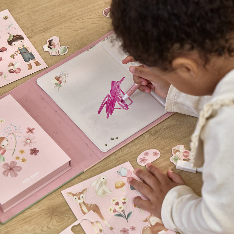LITTLE DUTCH. Magnetic activity book Rosa