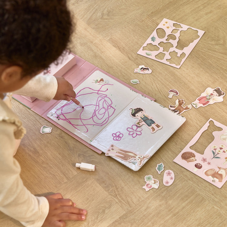 LITTLE DUTCH. Magnetic activity book Rosa