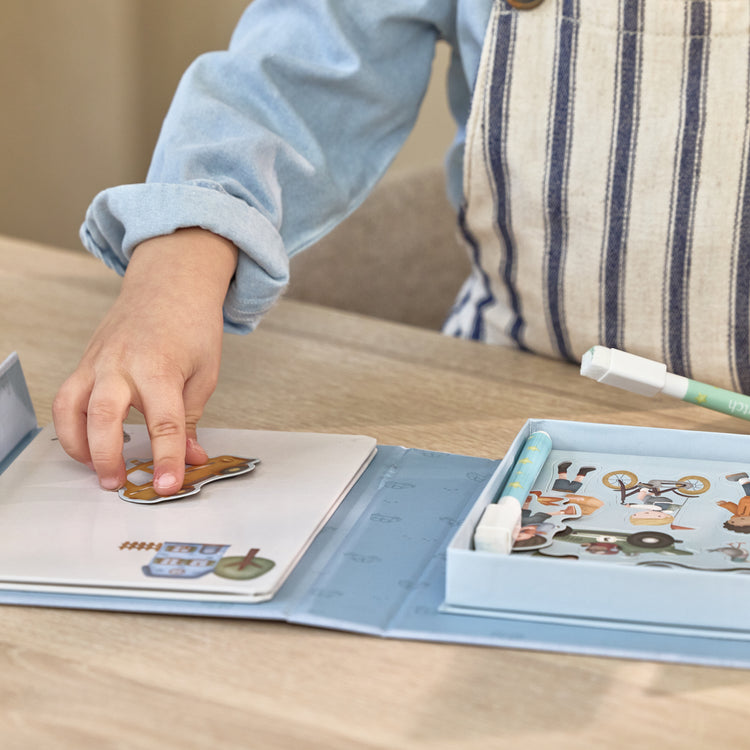 LITTLE DUTCH. Magnetic activity book Jim