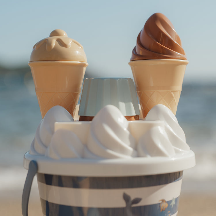 LITTLE DUTCH. Σετ κουβαδάκια παραλίας Ice Cream Ocean World Μπλε