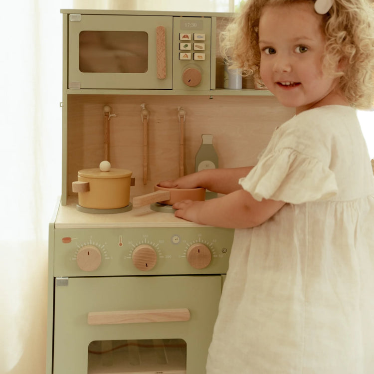 LITTLE DUTCH. Ξύλινη κουζίνα με αξεσουάρ παιχνιδιού Μέντα FSC