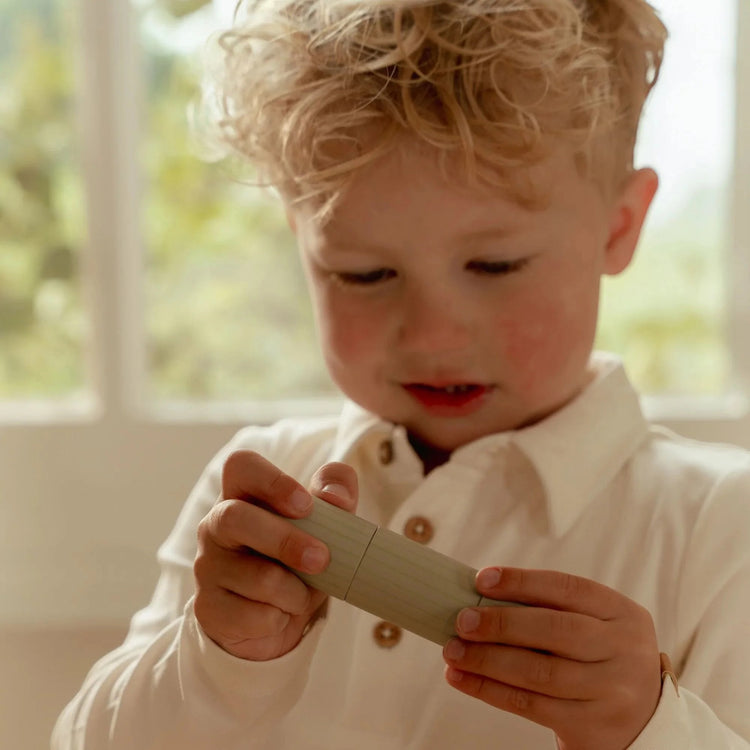 LITTLE DUTCH. Ξύλινος δίσκος κοπής με λαχανικά FSC