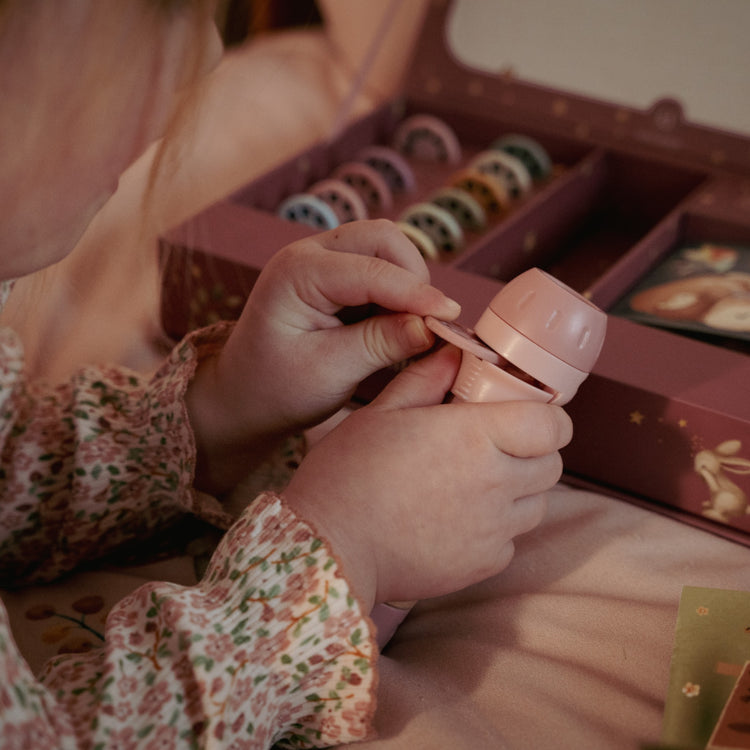 LITTLE DUTCH. Stories projector torch - Pink