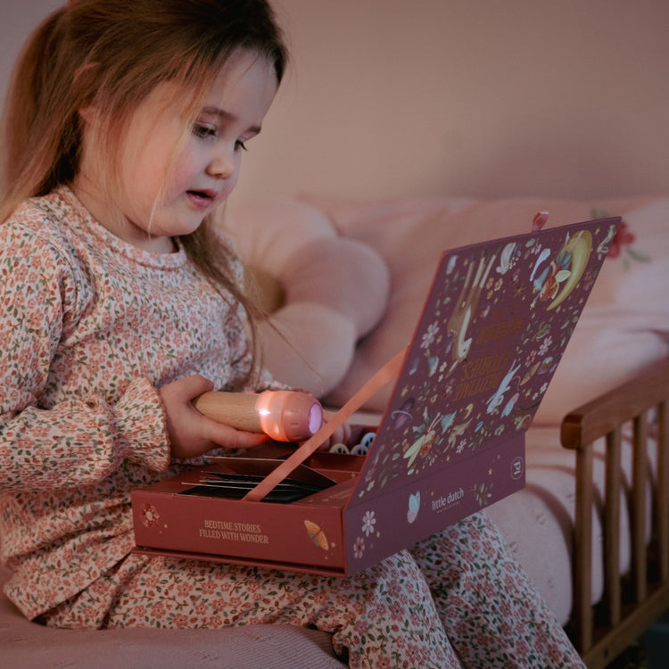 LITTLE DUTCH. Stories projector torch - Pink