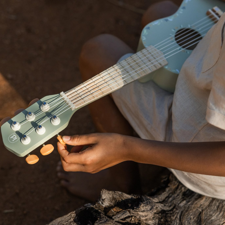 LITTLE DUTCH. Wooden guitar Safari Friends FSC (green)