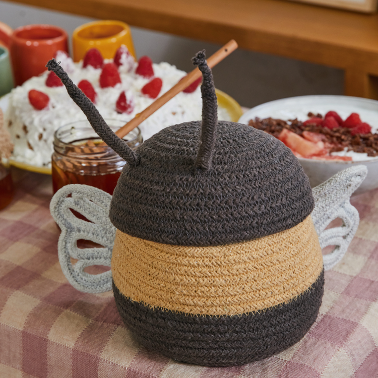 Lorena Canals. Basket Baby Bee
