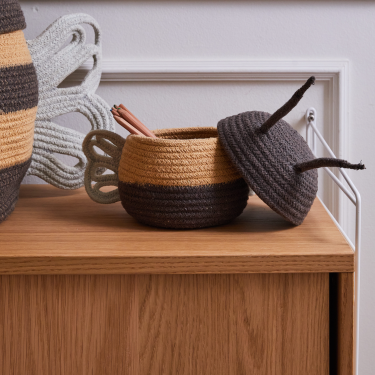 Lorena Canals. Basket Baby Bee