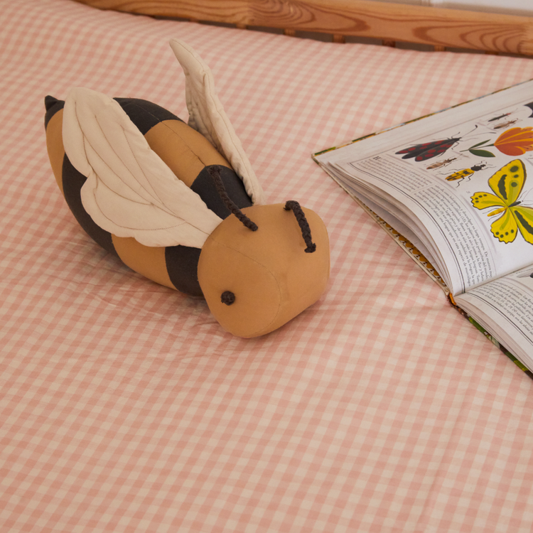 Lorena Canals. Μαξιλάρι Buzzy Bee